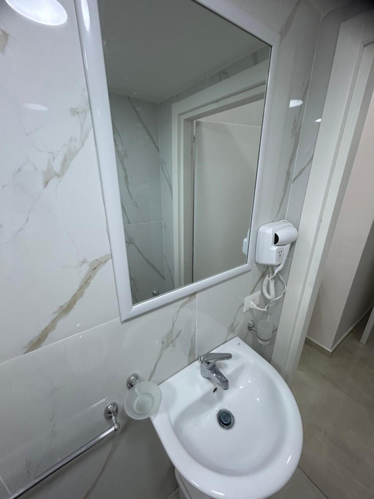 Luxury Rooms Carbonara 95 نابولي المظهر الخارجي الصورة