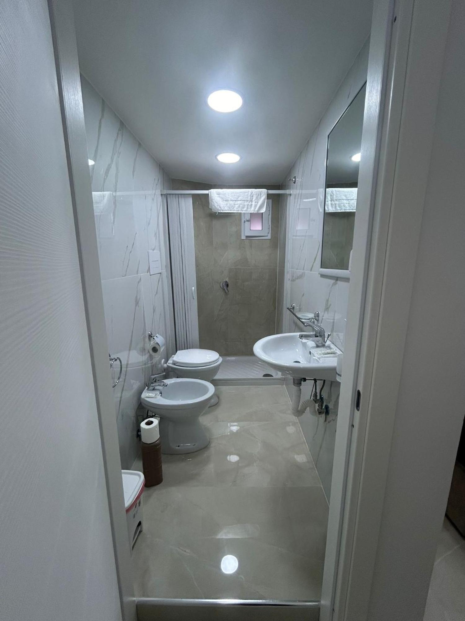 Luxury Rooms Carbonara 95 نابولي المظهر الخارجي الصورة