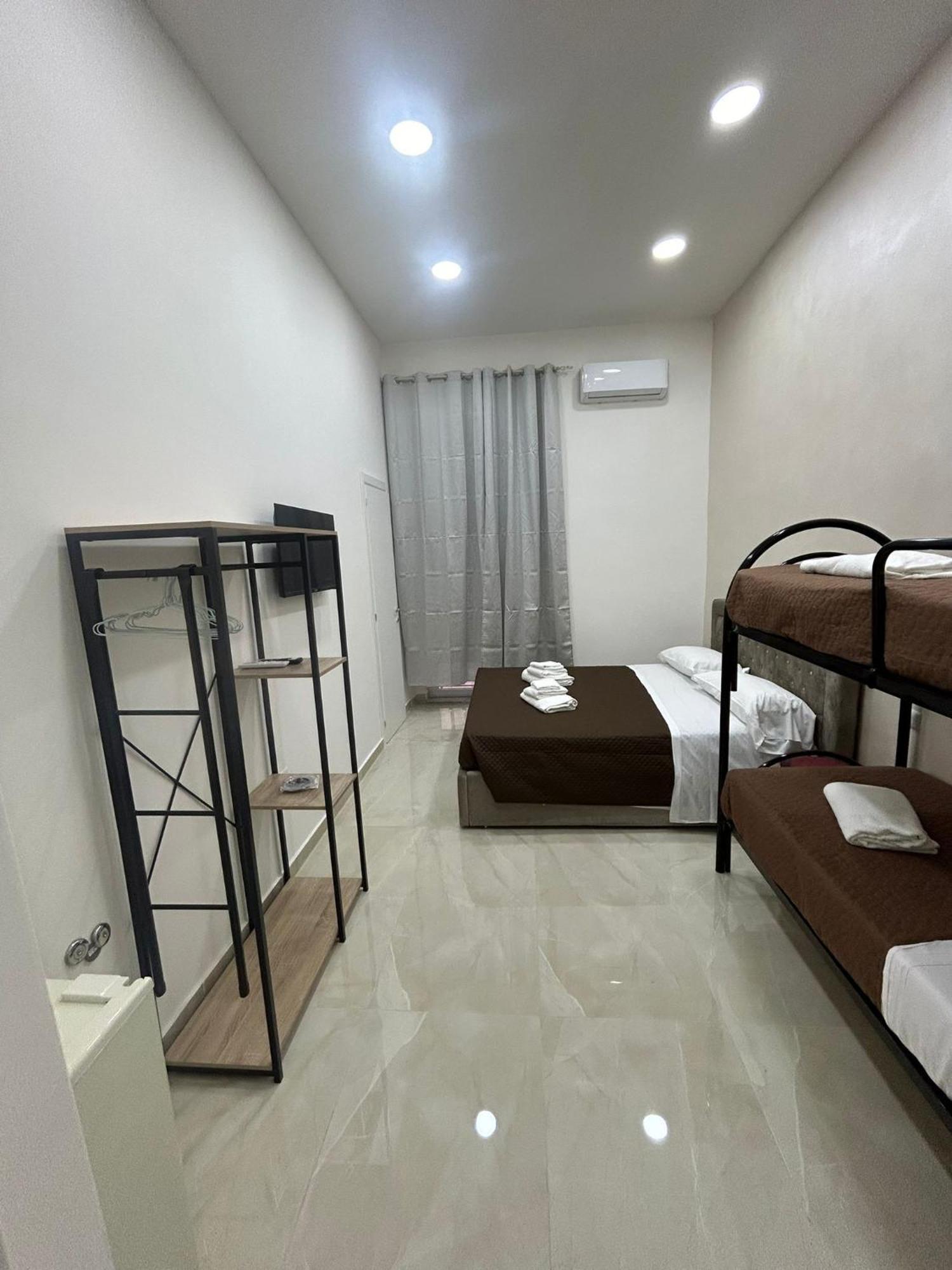 Luxury Rooms Carbonara 95 نابولي المظهر الخارجي الصورة