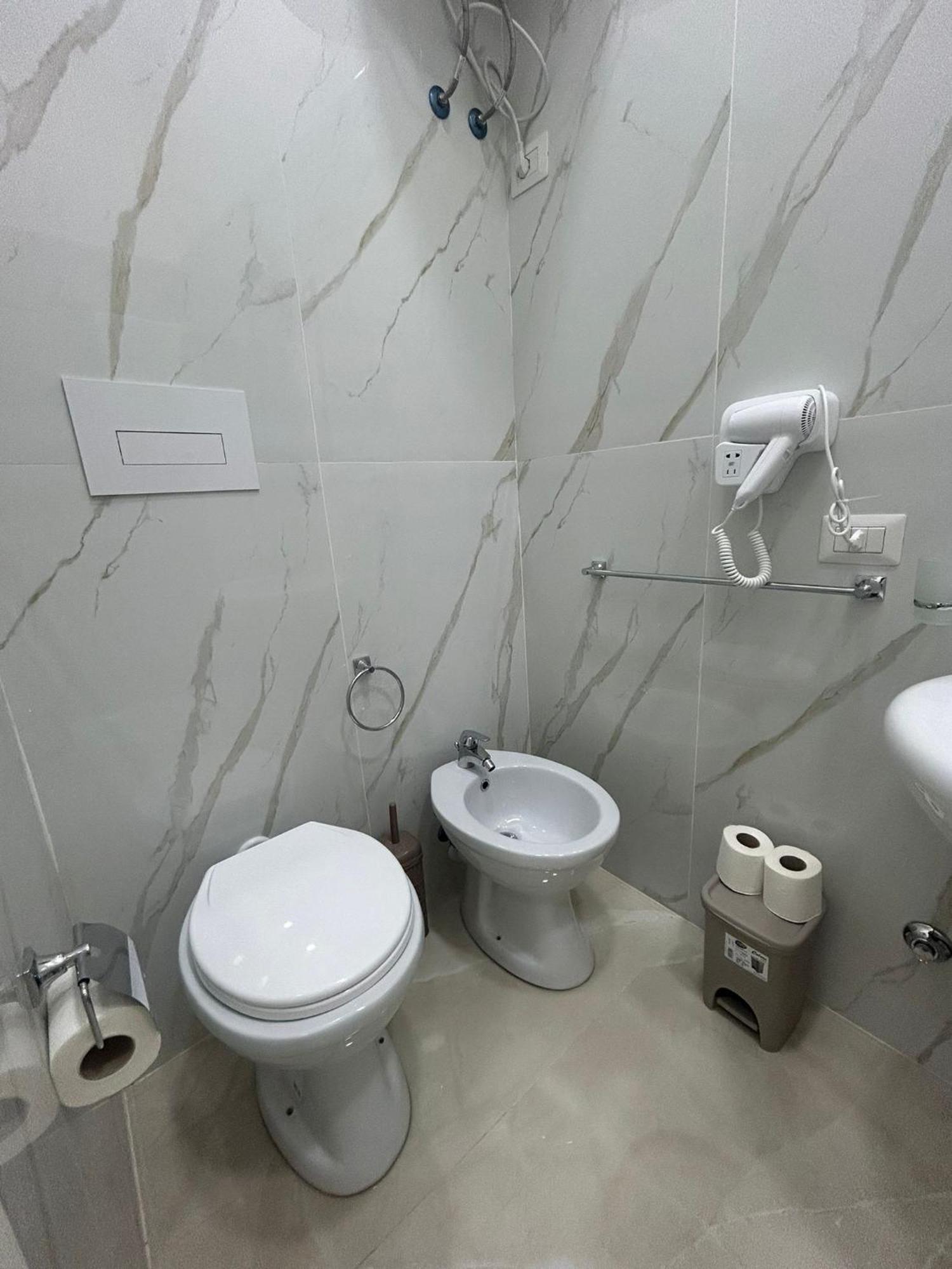 Luxury Rooms Carbonara 95 نابولي المظهر الخارجي الصورة